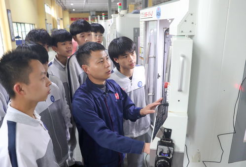 四川華鎣 課堂設(shè)到車間，訂單式職業(yè)教育精準(zhǔn)賦能計(jì)算機(jī)人才就業(yè)
